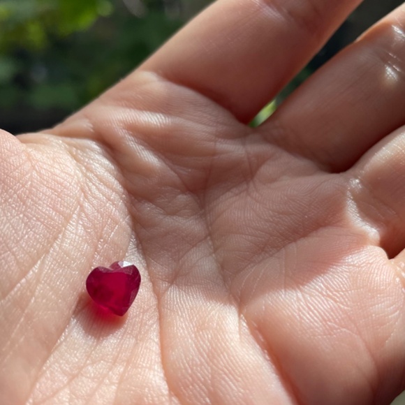 2.3 CT heart-cut natural RUBY - Picture 7 of 9